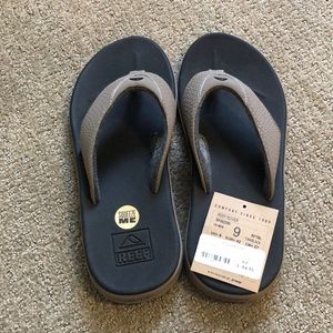 Brand new men’s reef flip flops
